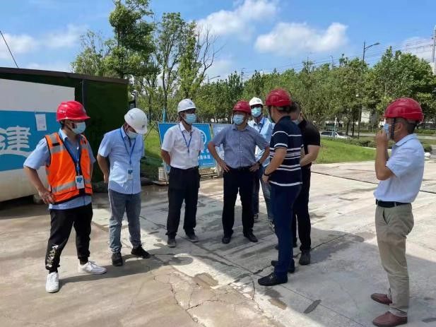 筑牢“防疫墙” 南京yl6809永利集团连夜组织2000余名工友核酸检测