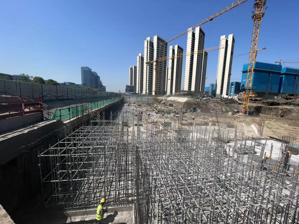 江北新区G10项目第一块底板浇筑完成