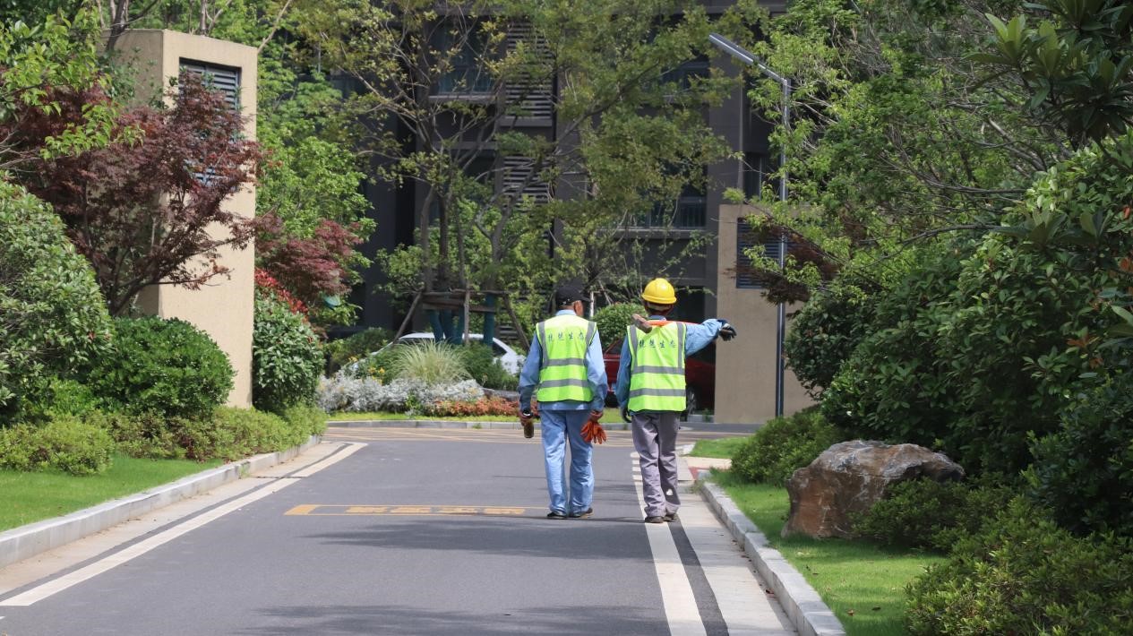 “生涯惬意，，，，，，，效劳知足” 葛塘西片区地块包管房交付回访业主这样说